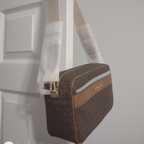 Michael kors Kenly Large Logo Crossbody bag - Picture 6 of 8